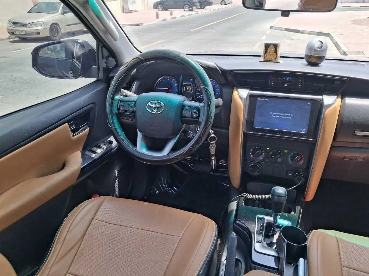 Car image 17