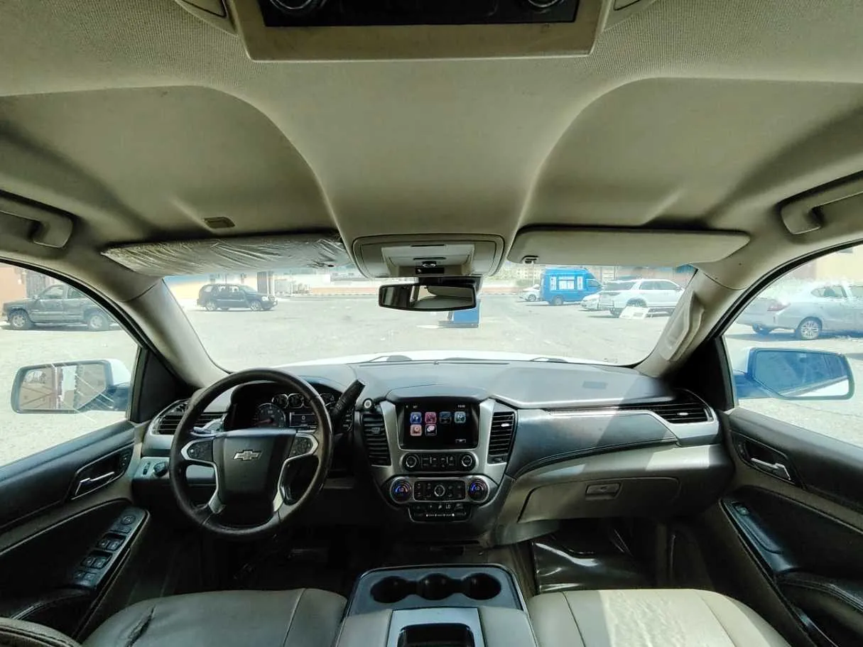 Car image 17