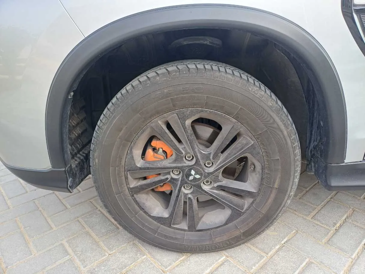 Car image 9