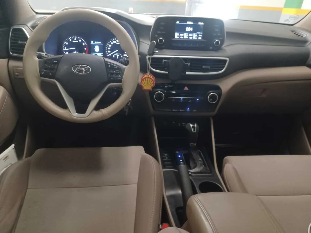 Car image 16