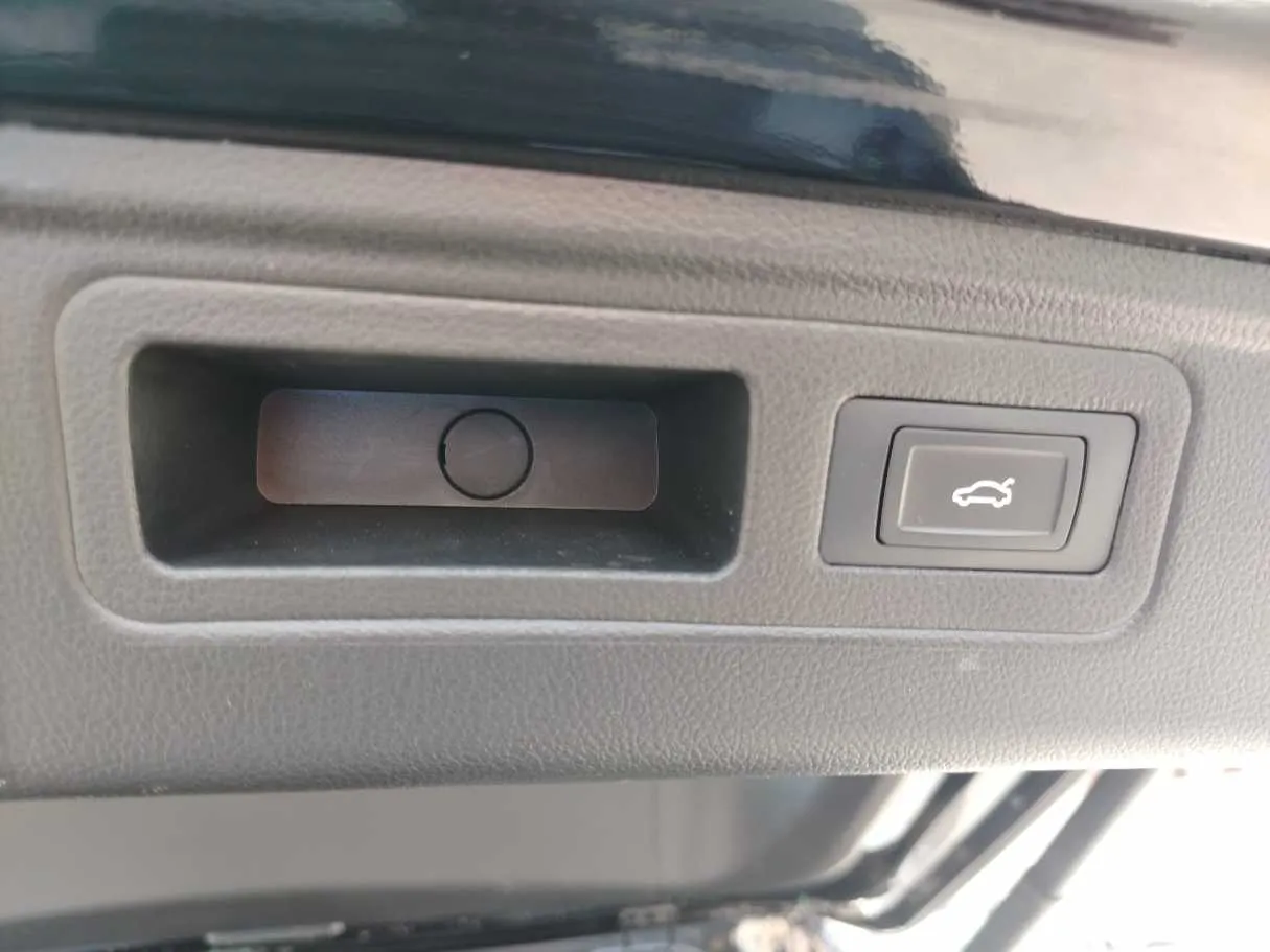 Car image 39
