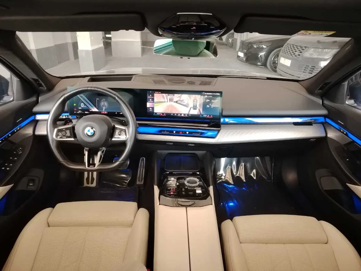 Car image 20