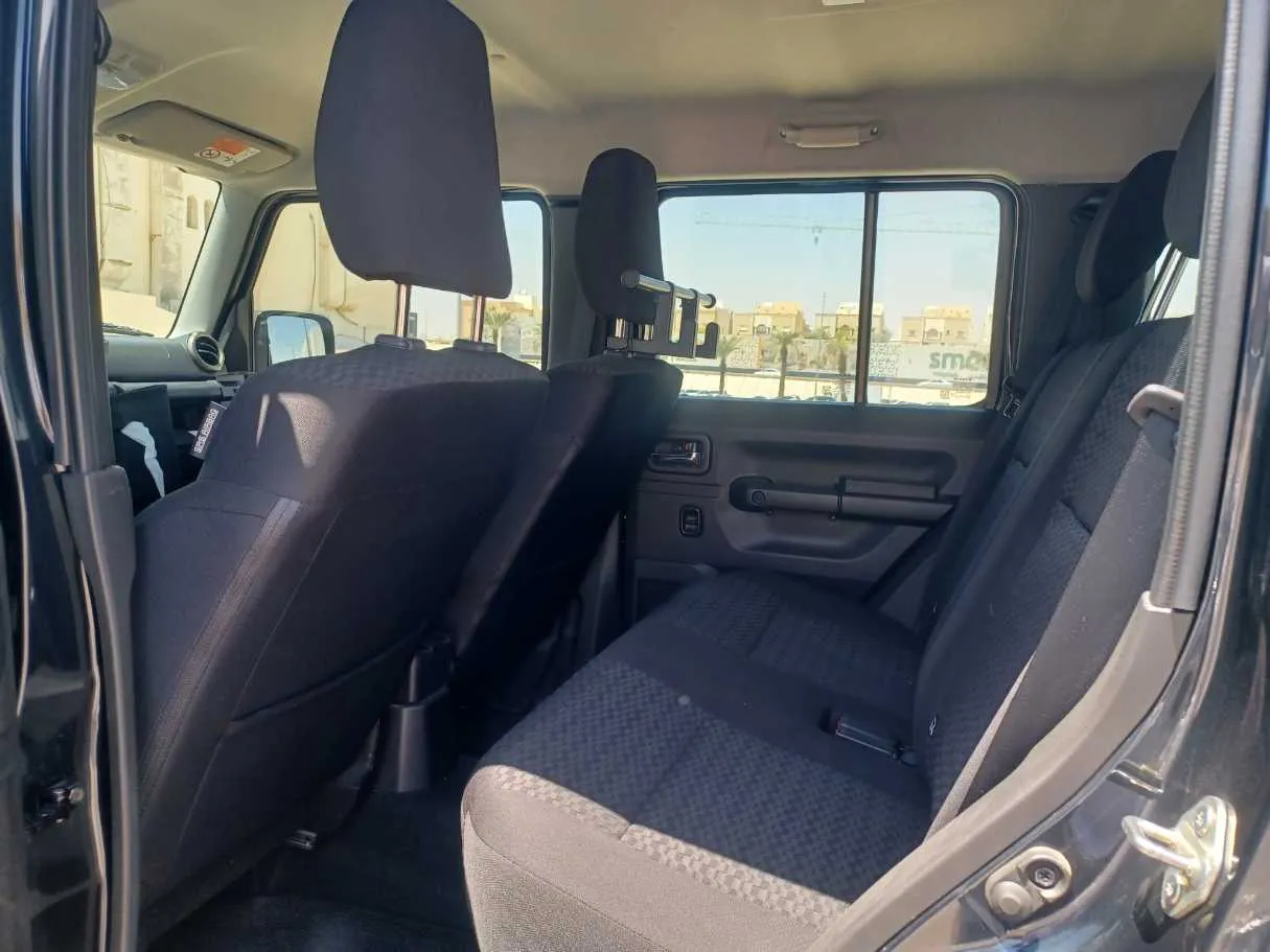 Car image 14