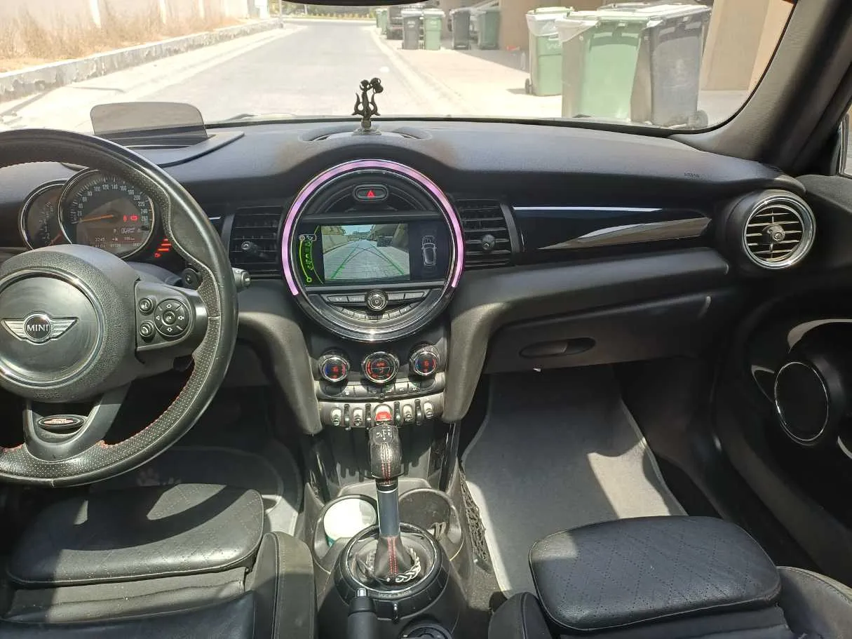Car image 15