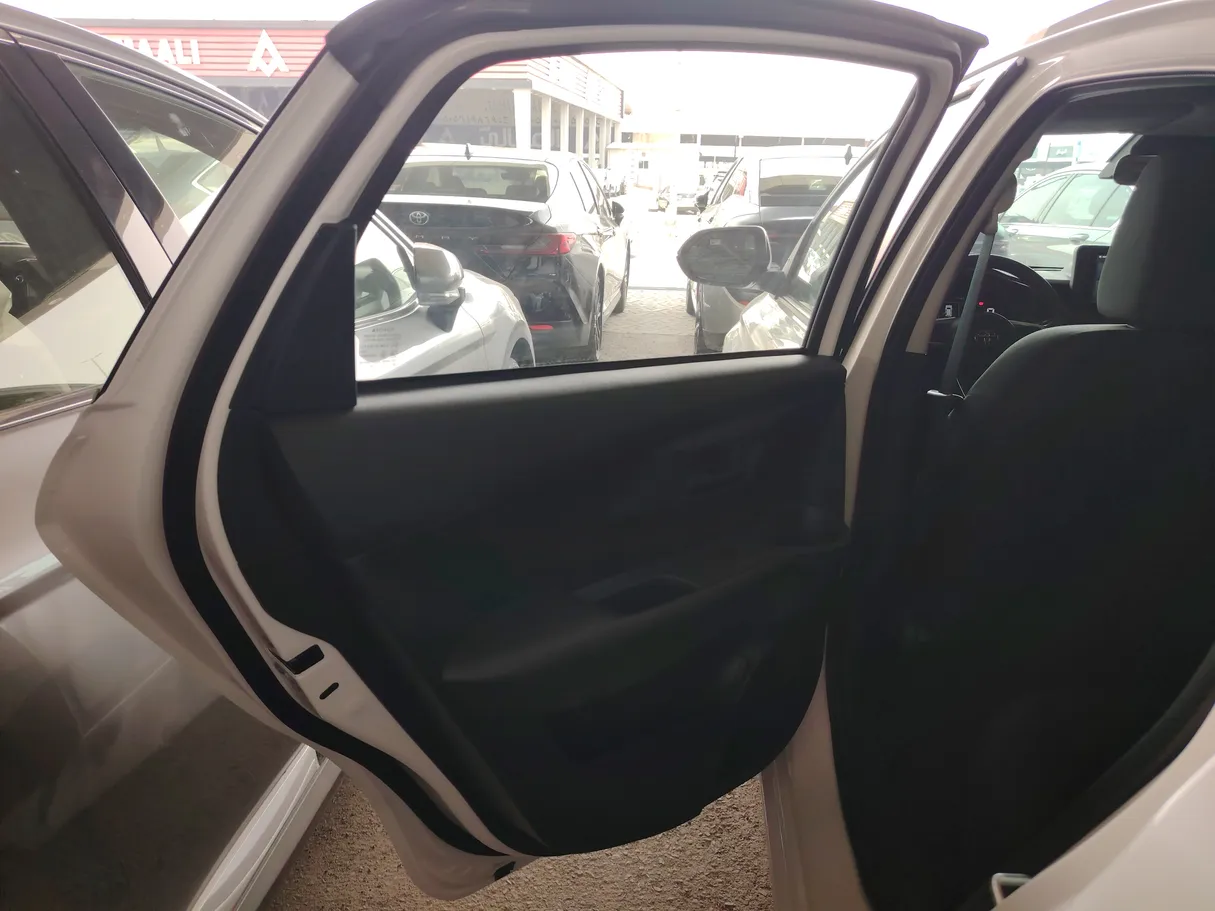 Car image 16