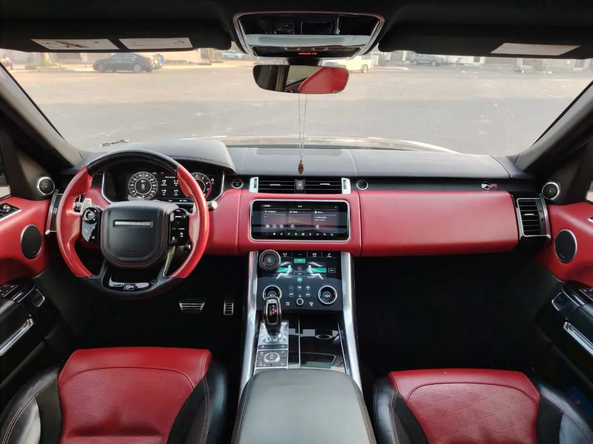 Car image 19