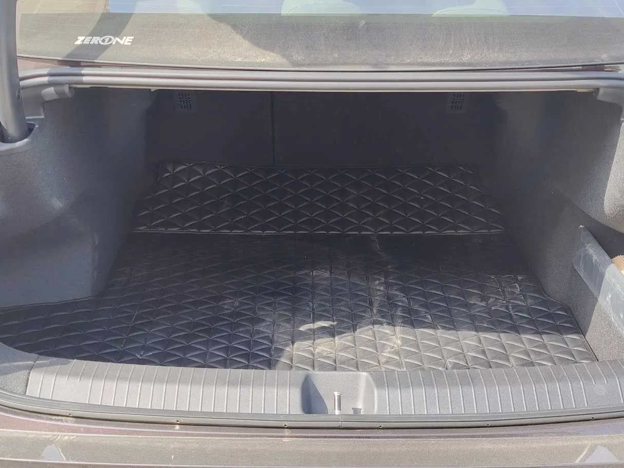 Car image 27