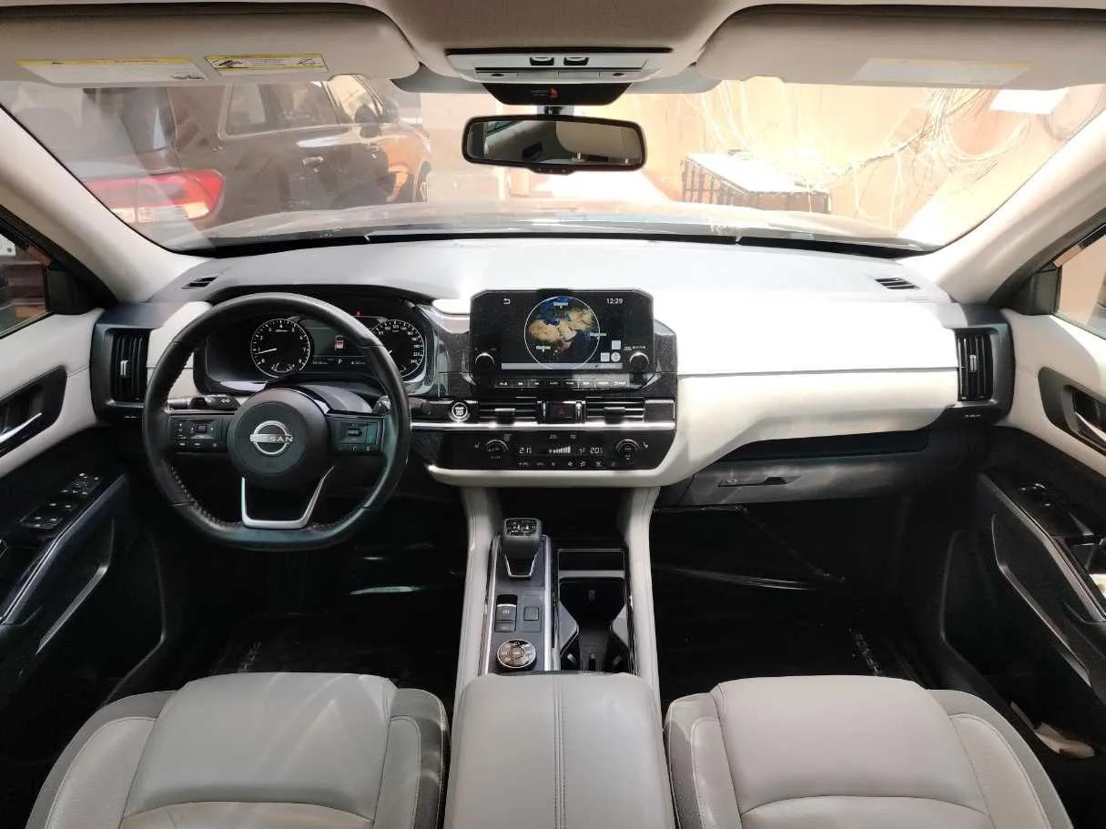 Car image 19