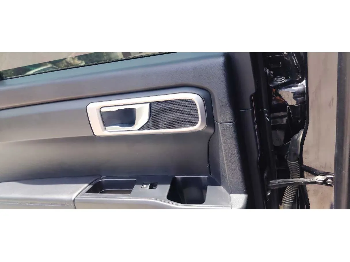 Car image 27