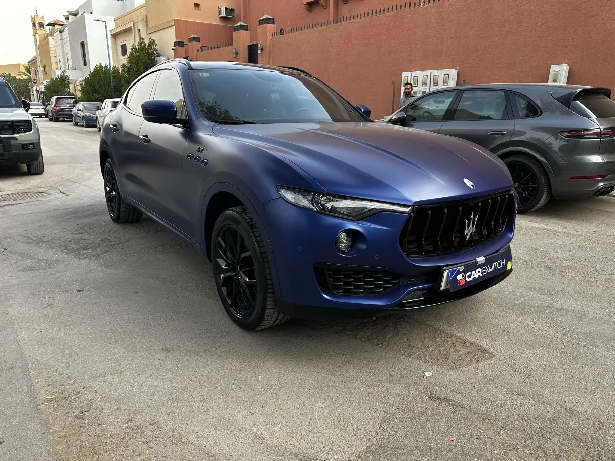Car image 3