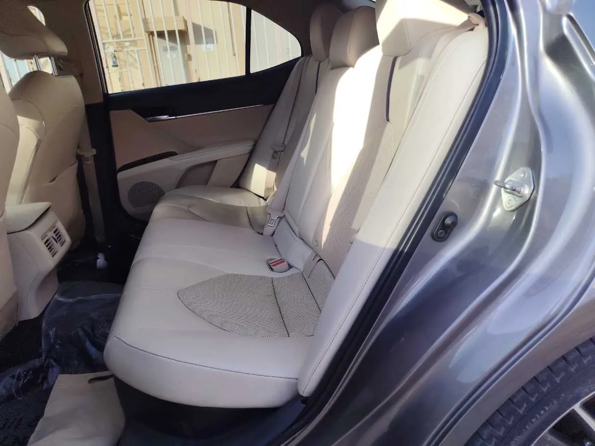 Car image 16