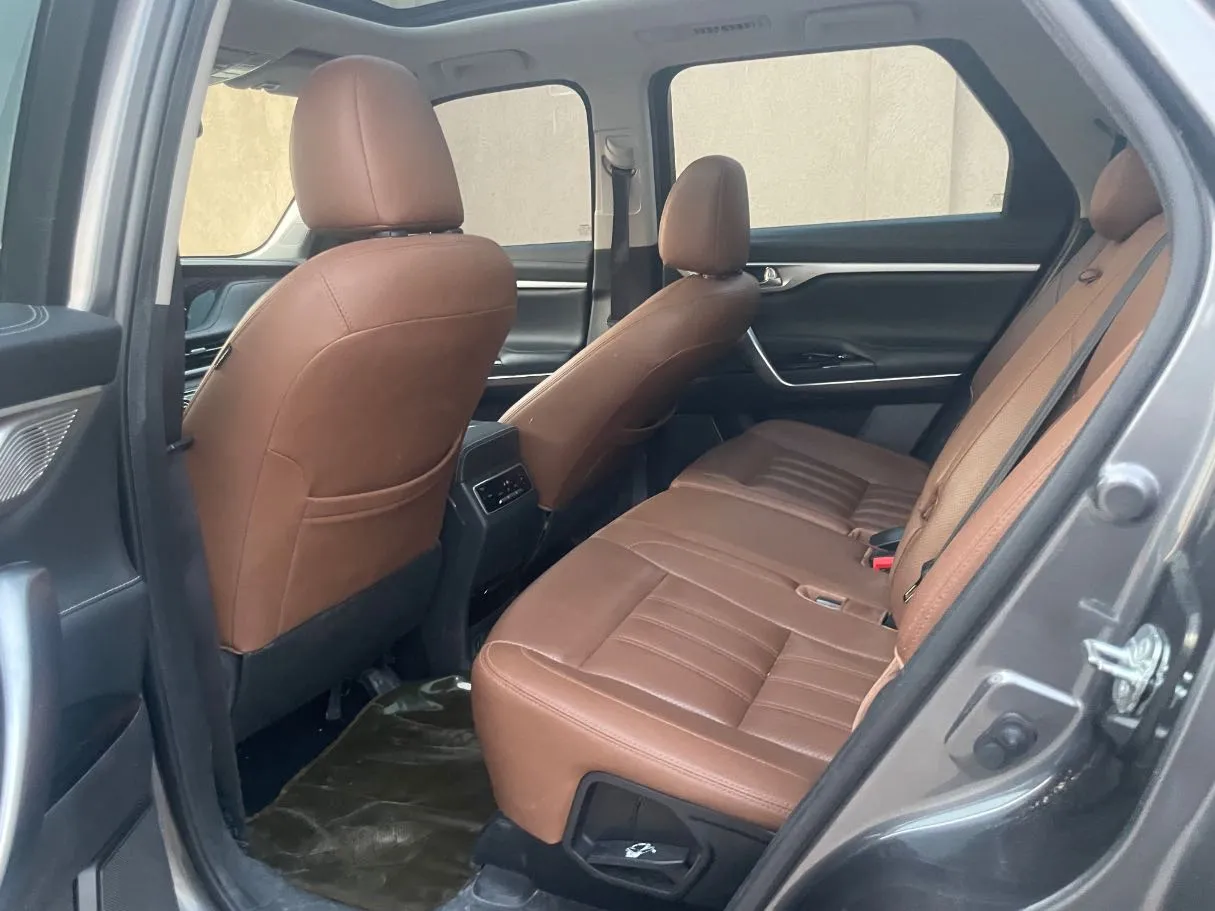 Car image 15