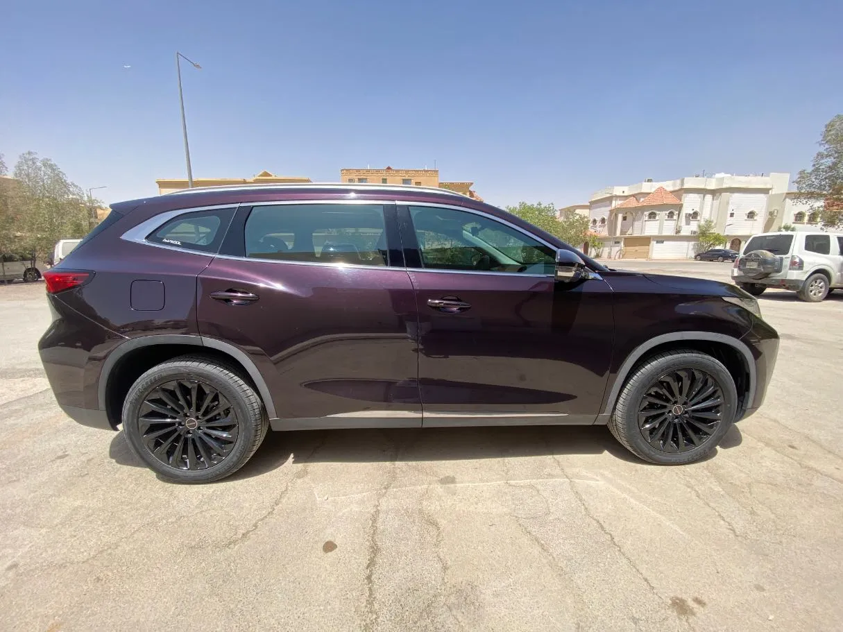 Car image 4