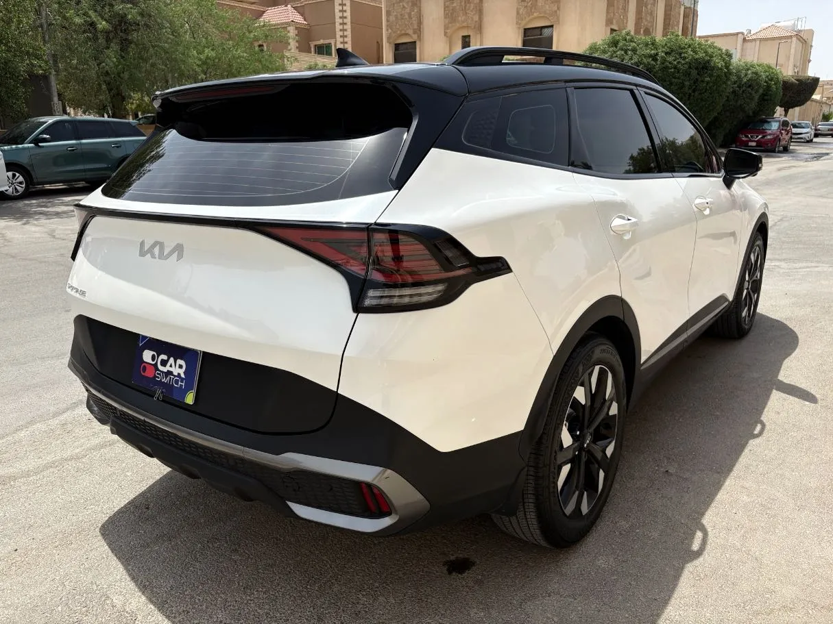 Car image 5