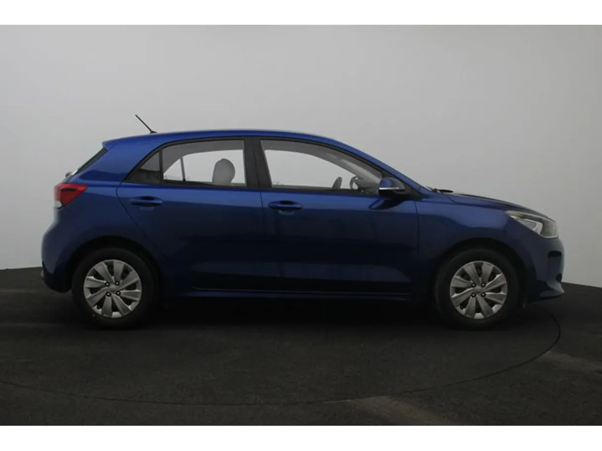 Car image 13
