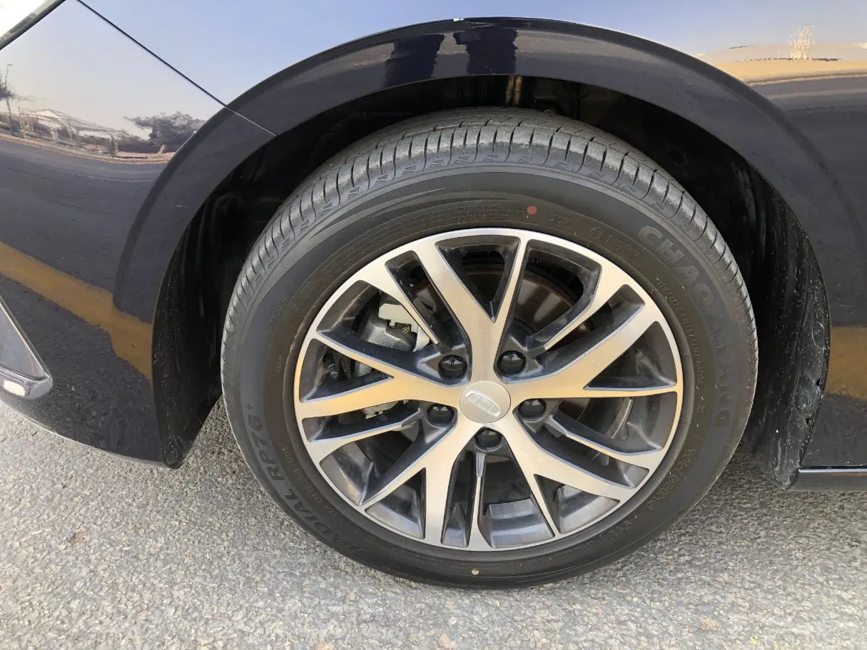 Car image 10