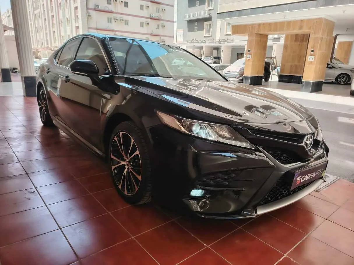Car image 3