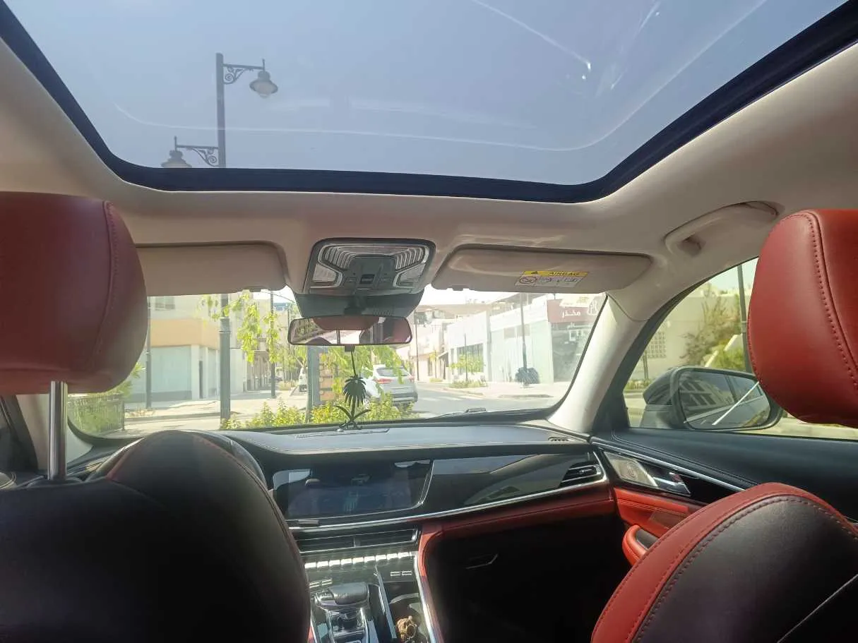 Car image 18
