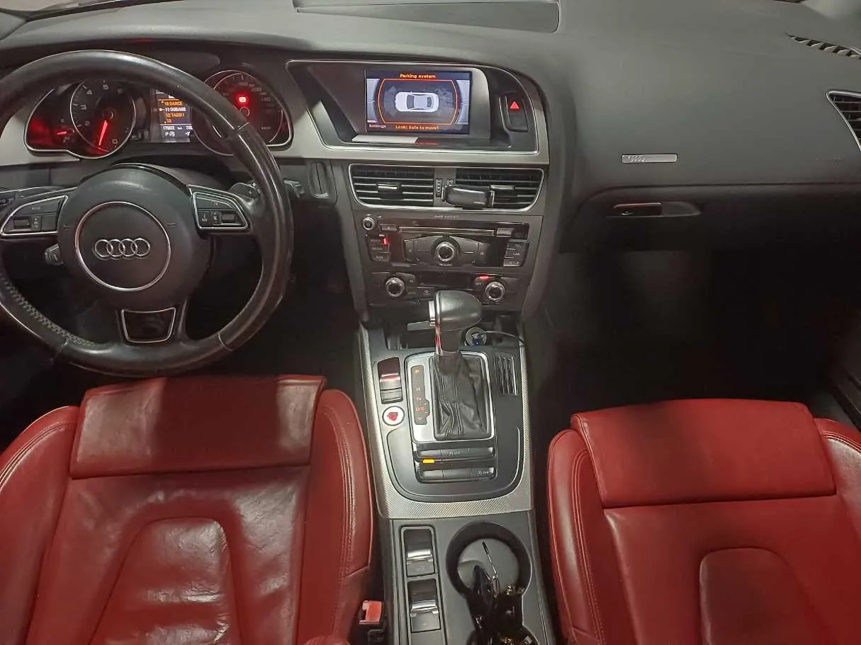 Car image 15