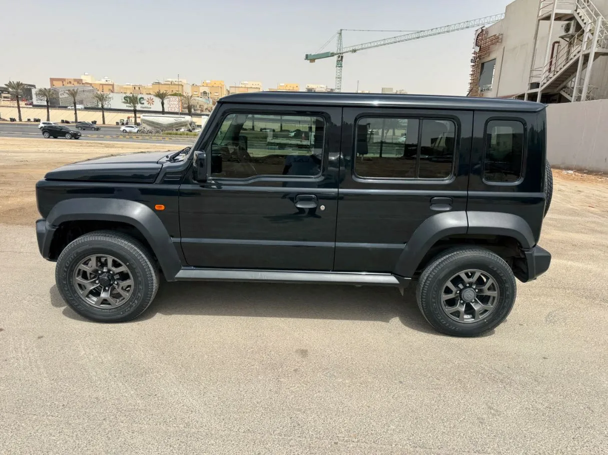 Car image 8