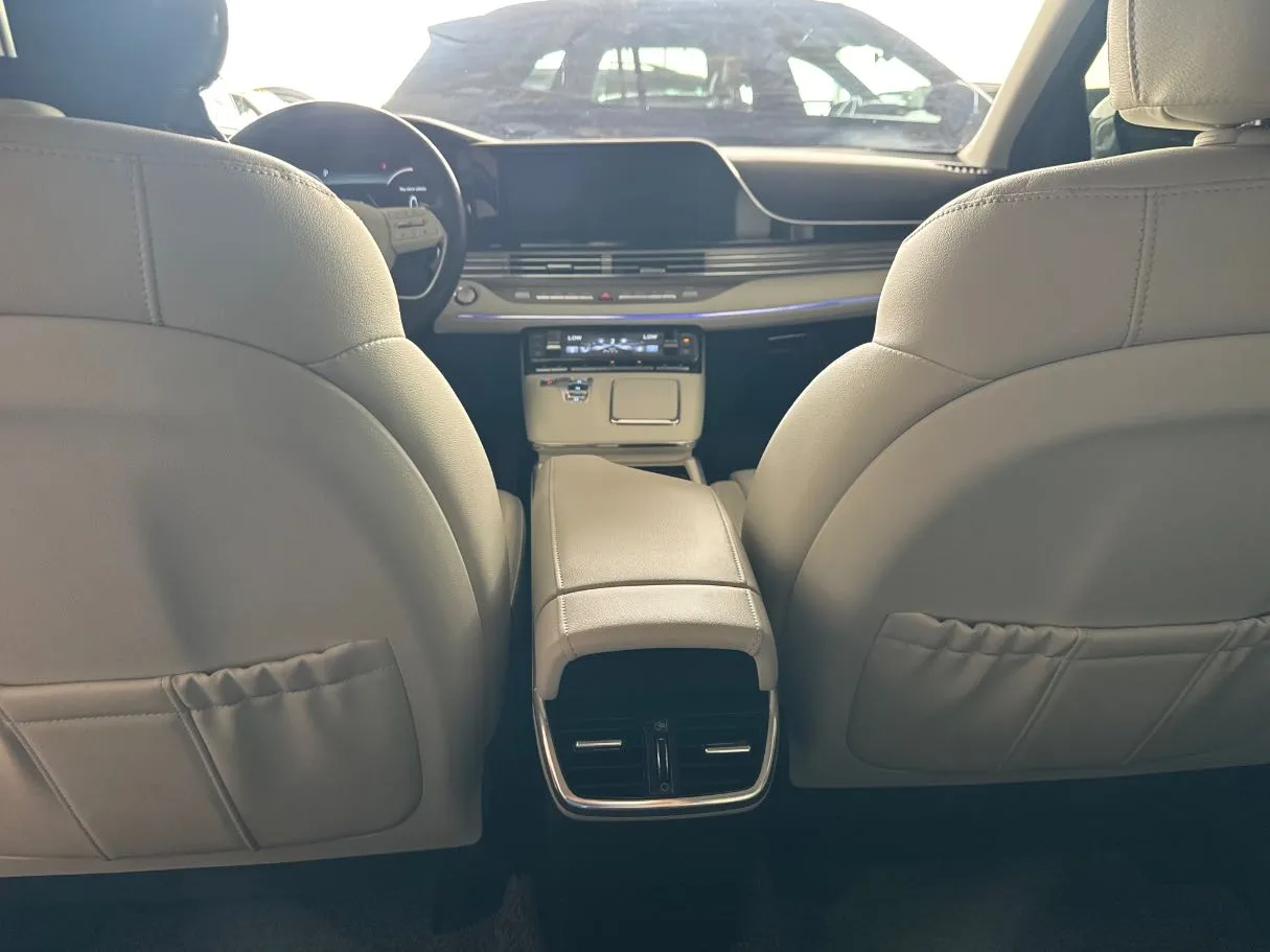 Car image 21