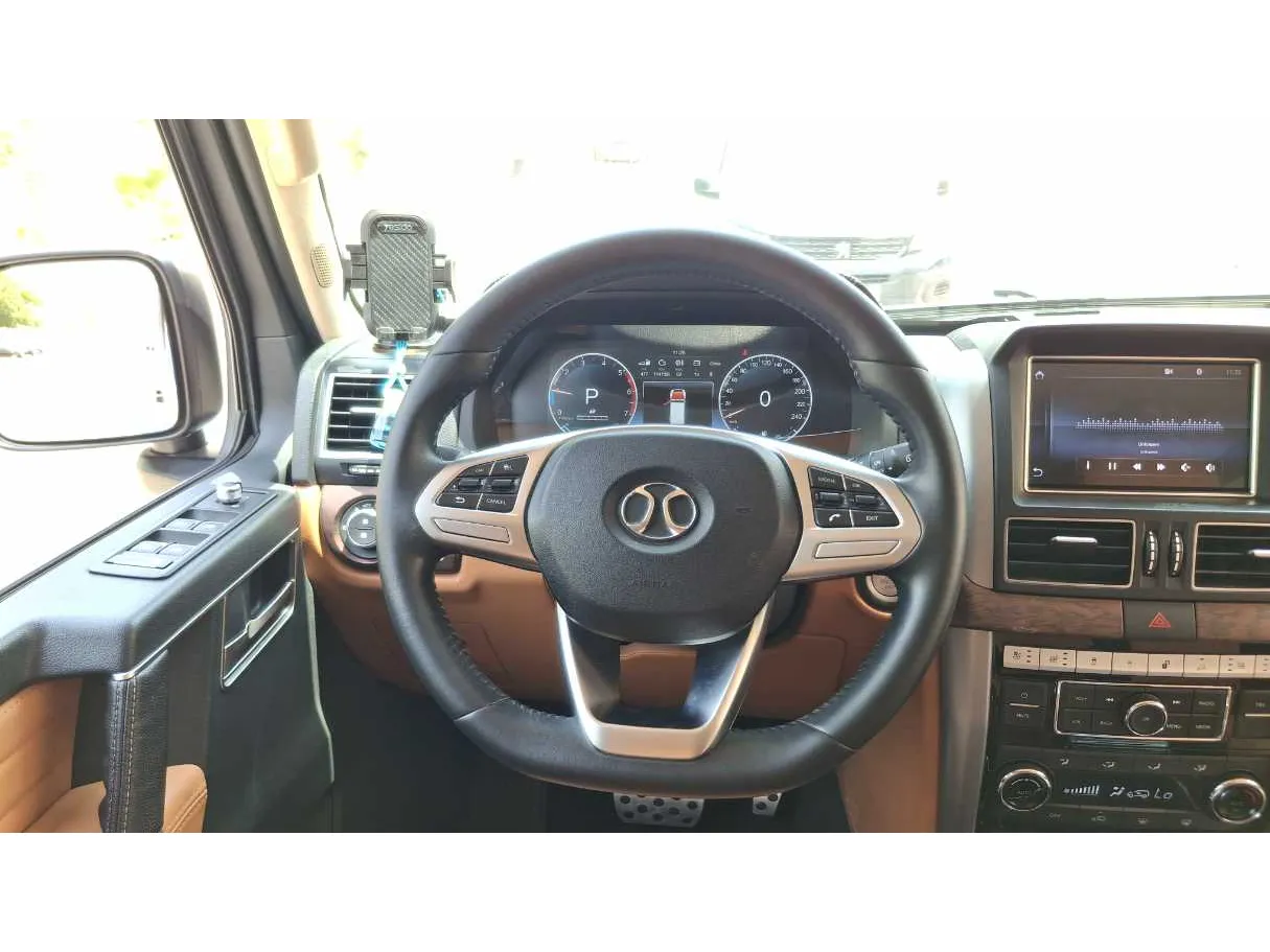 Car image 17