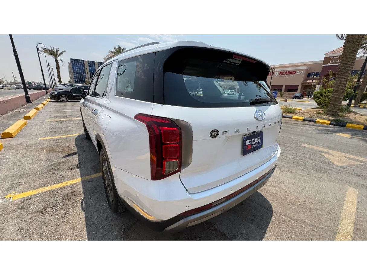 Car image 7