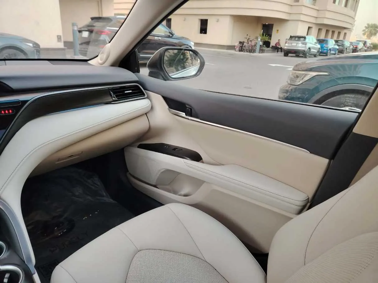 Car image 23