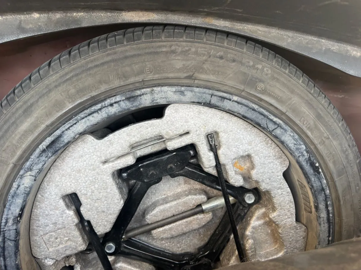 Car image 20