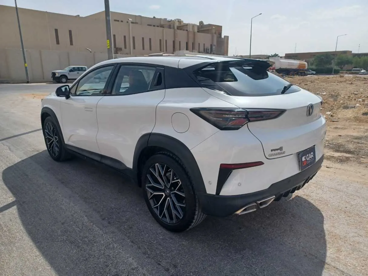 Car image 7