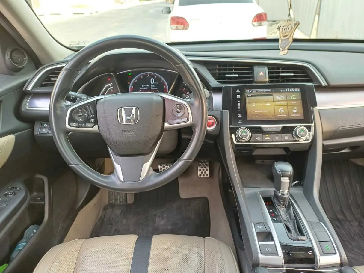 Car image 14