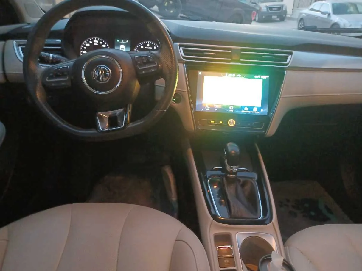 Car image 16