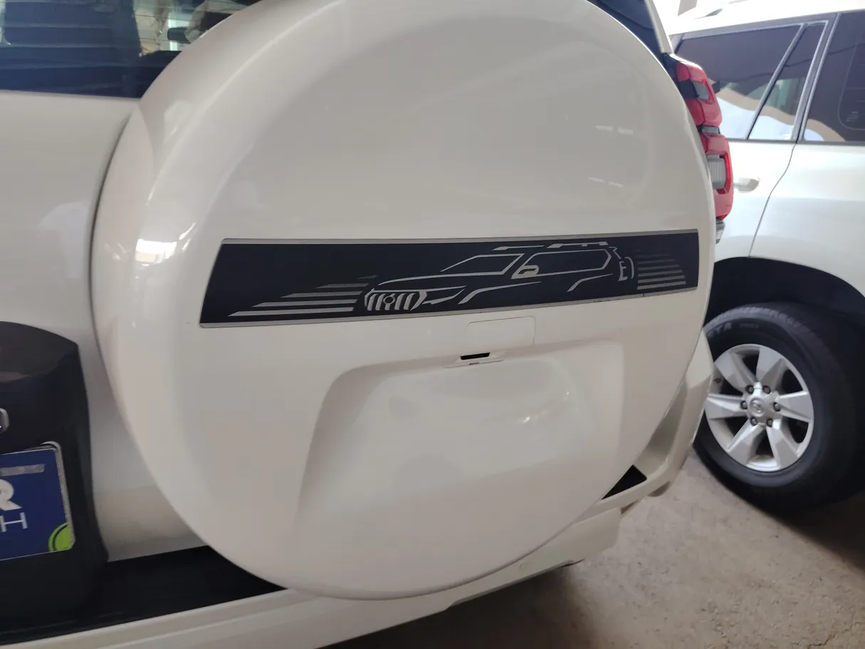 Car image 25