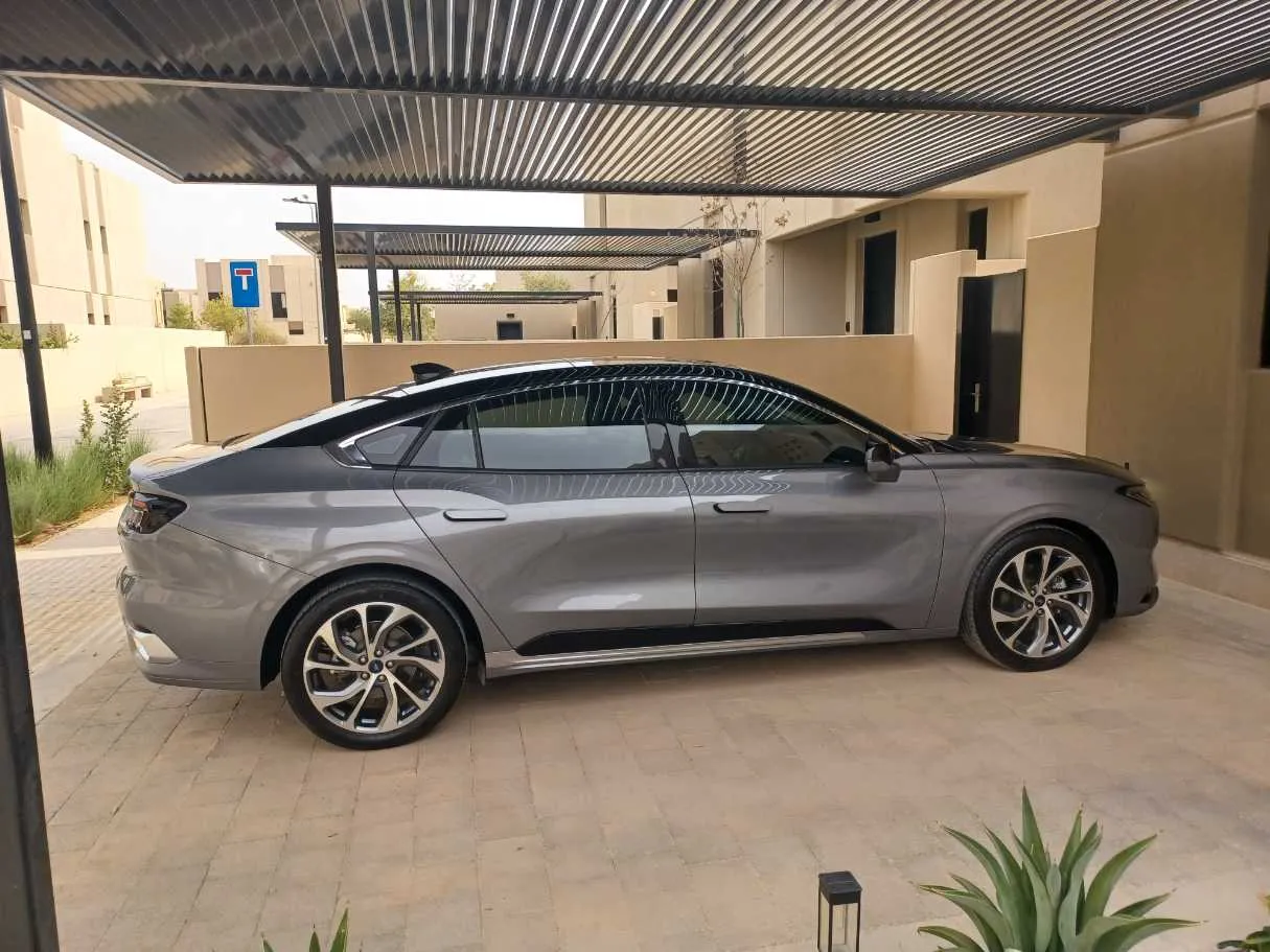 Car image 5
