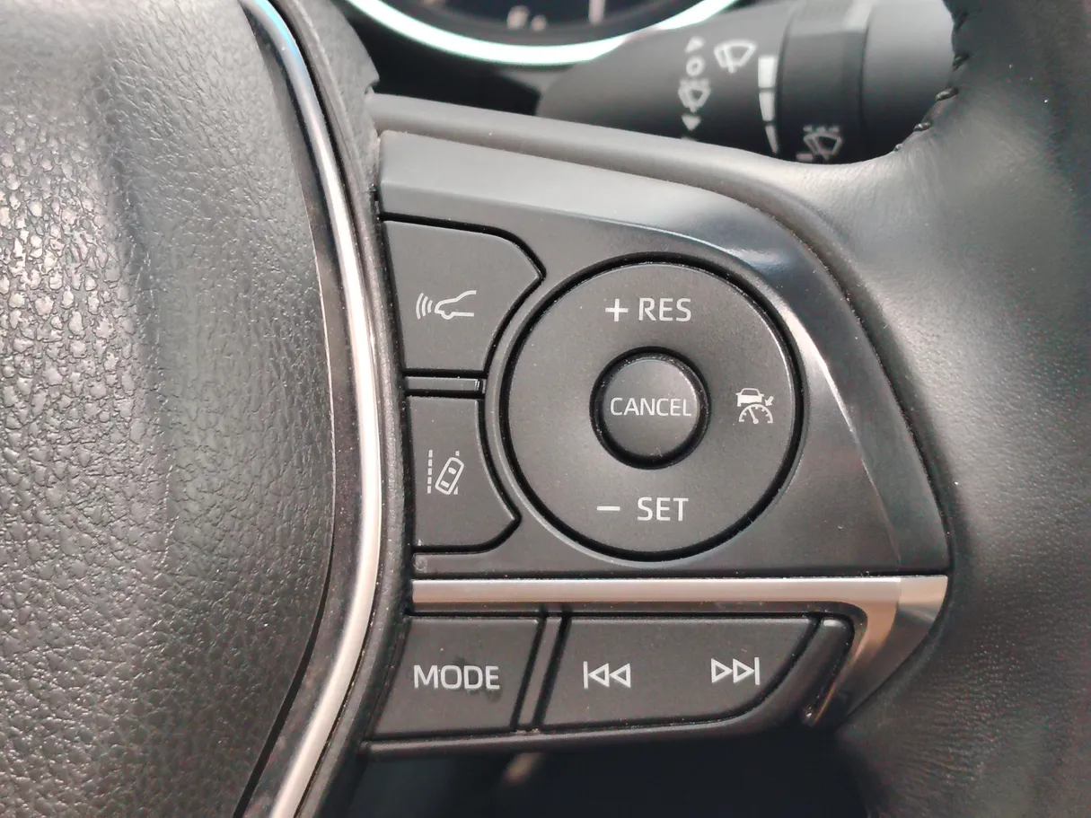 Car image 30