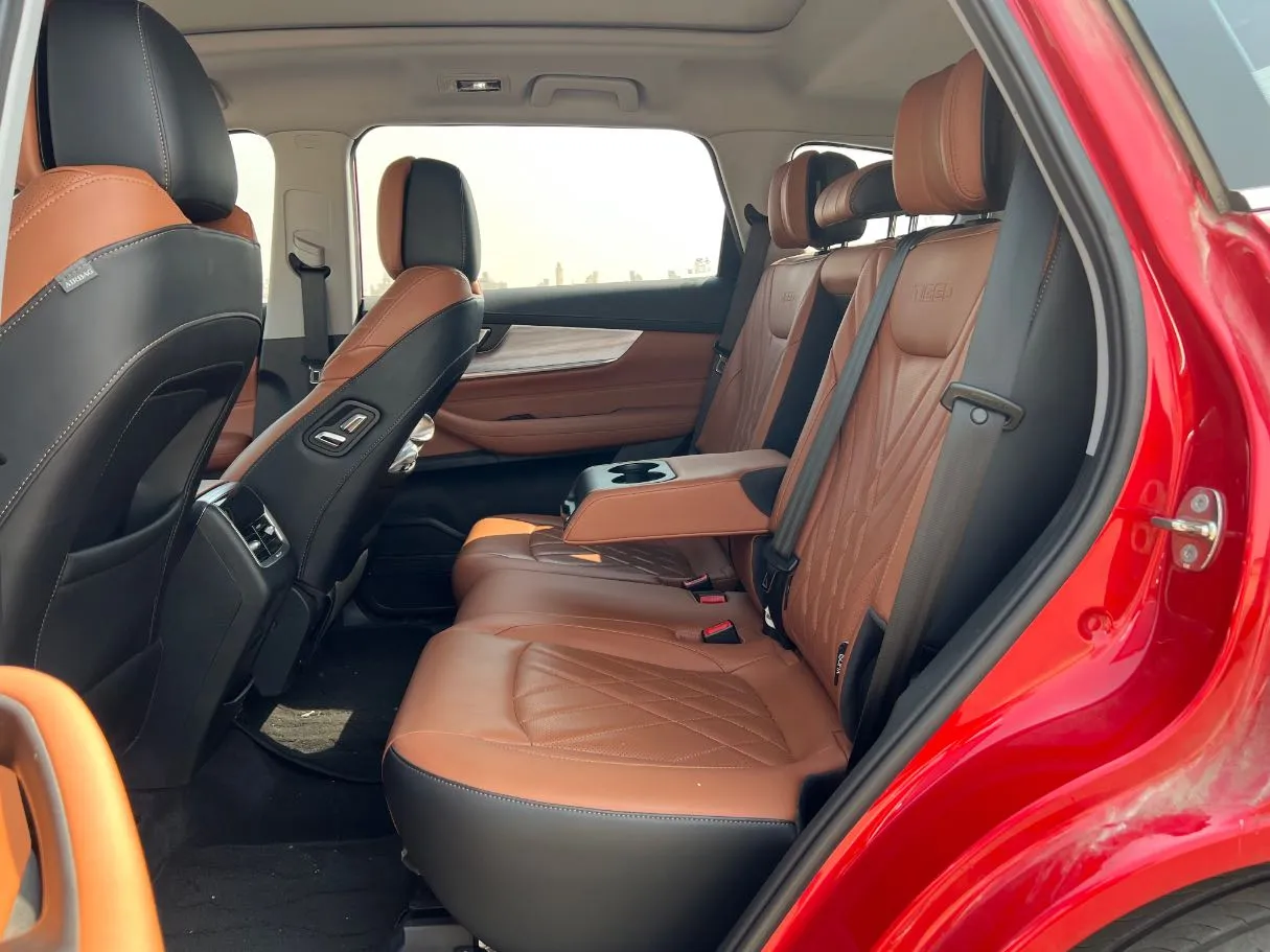 Car image 14