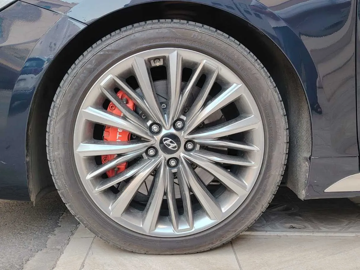 Car image 10