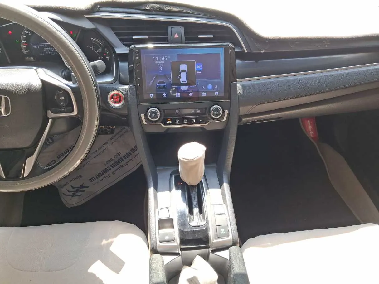 Car image 16