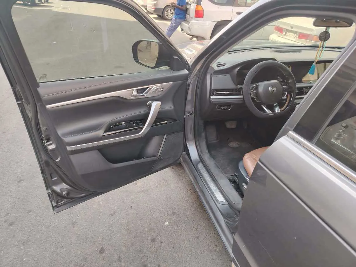 Car image 12