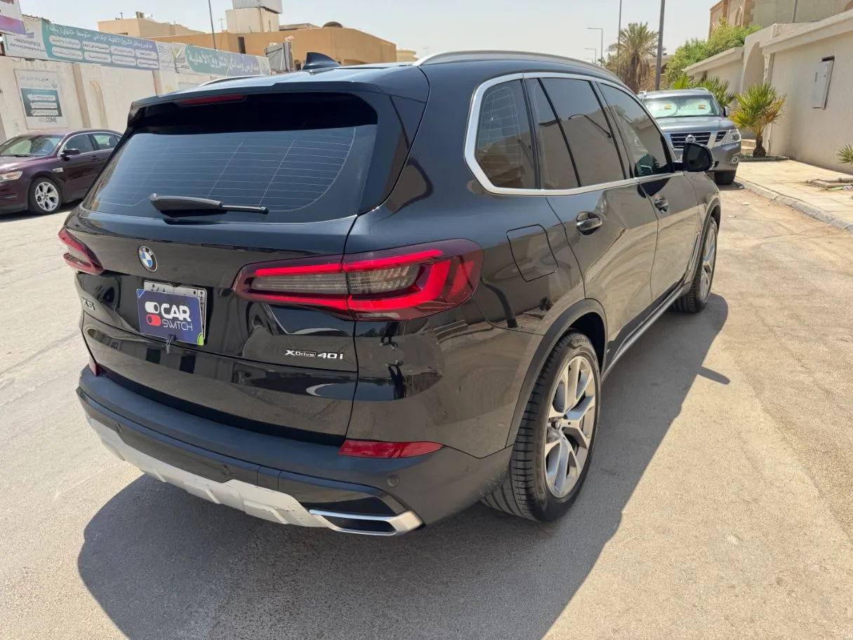 Car image 5