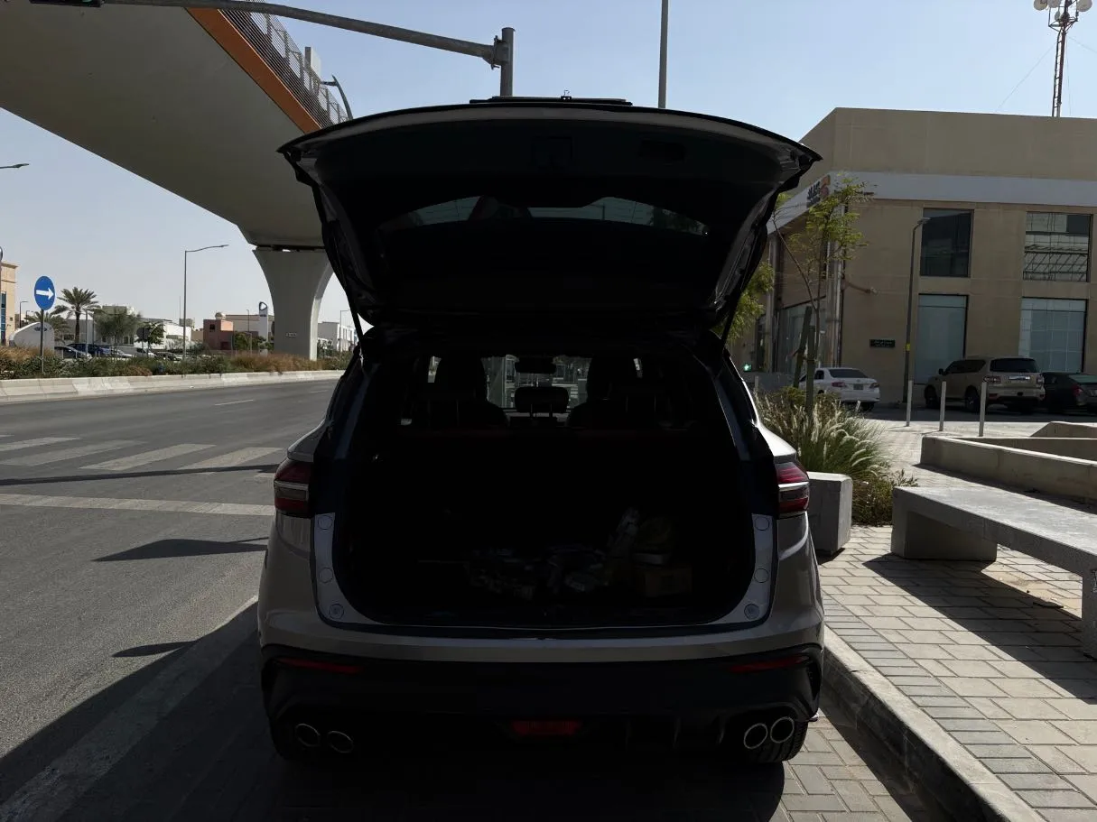 Car image 24