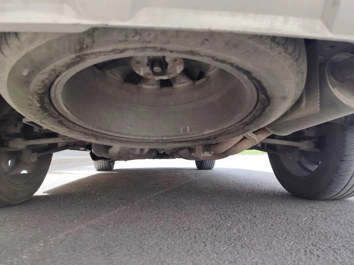 Car image 30