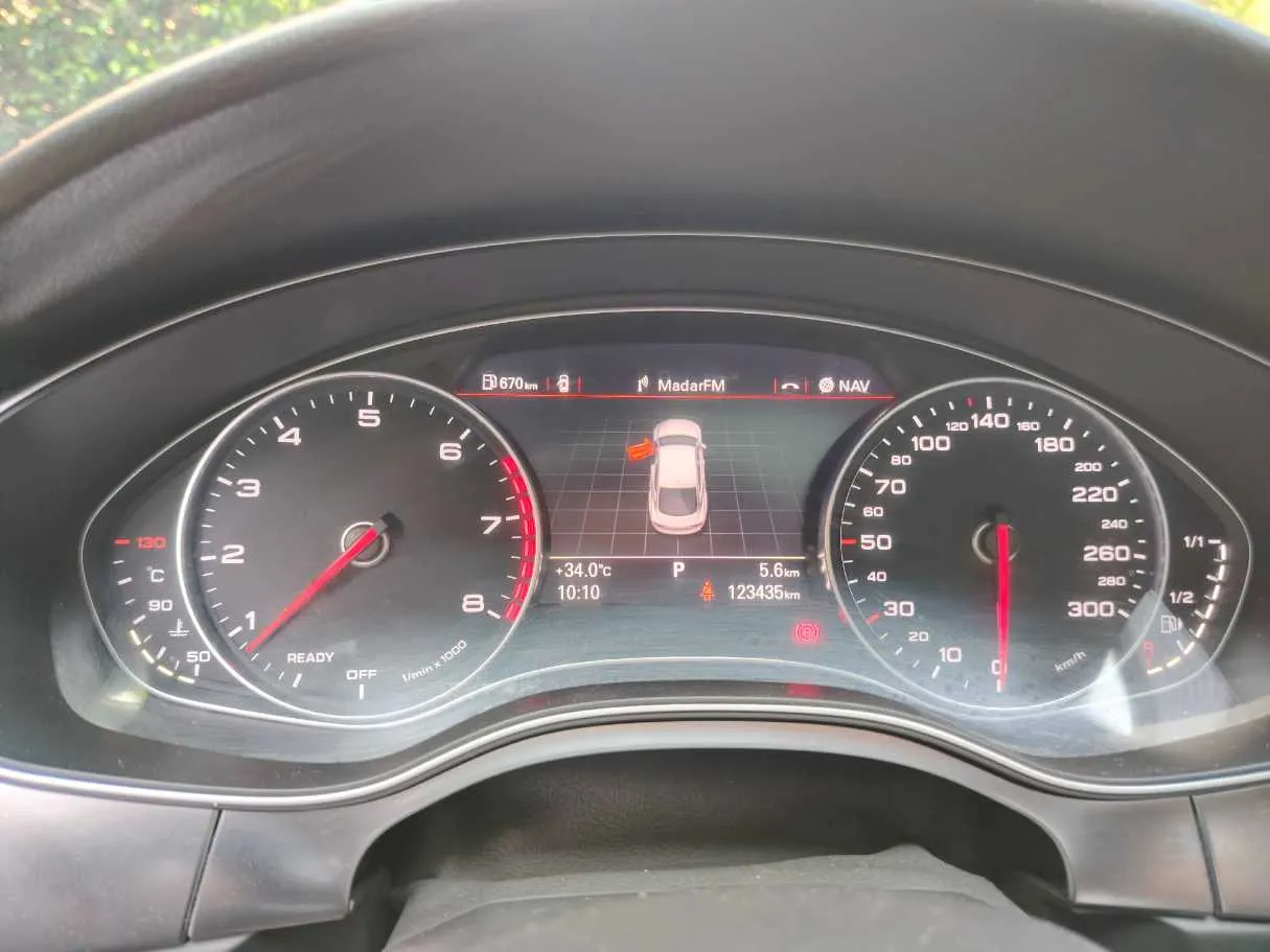 Car image 28