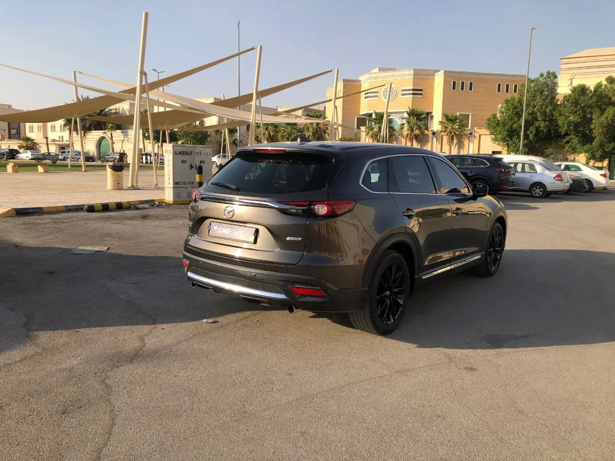 Car image 4