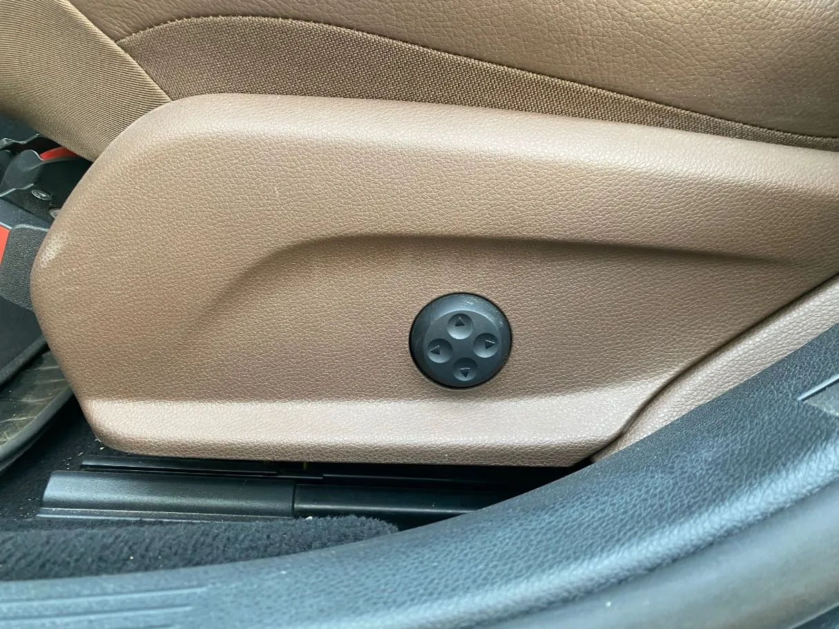 Car image 29