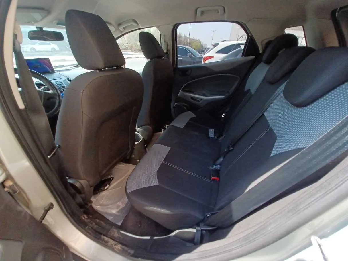 Car image 11