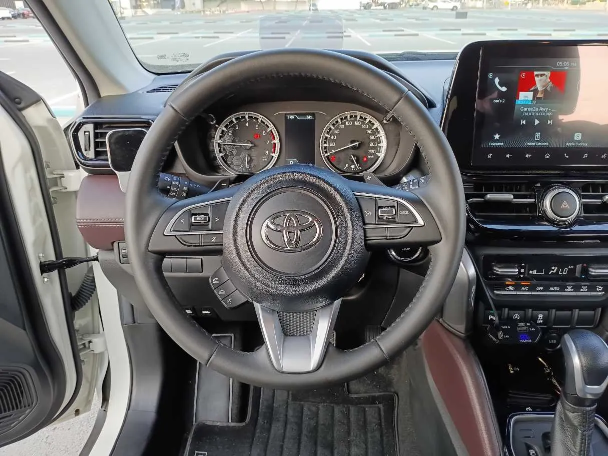 Car image 17