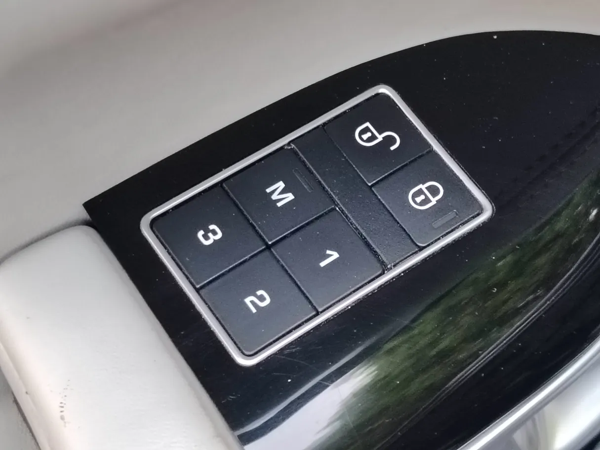 Car image 36