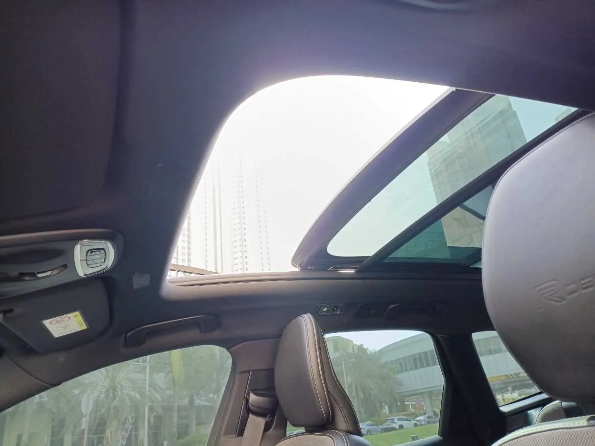 Car image 25