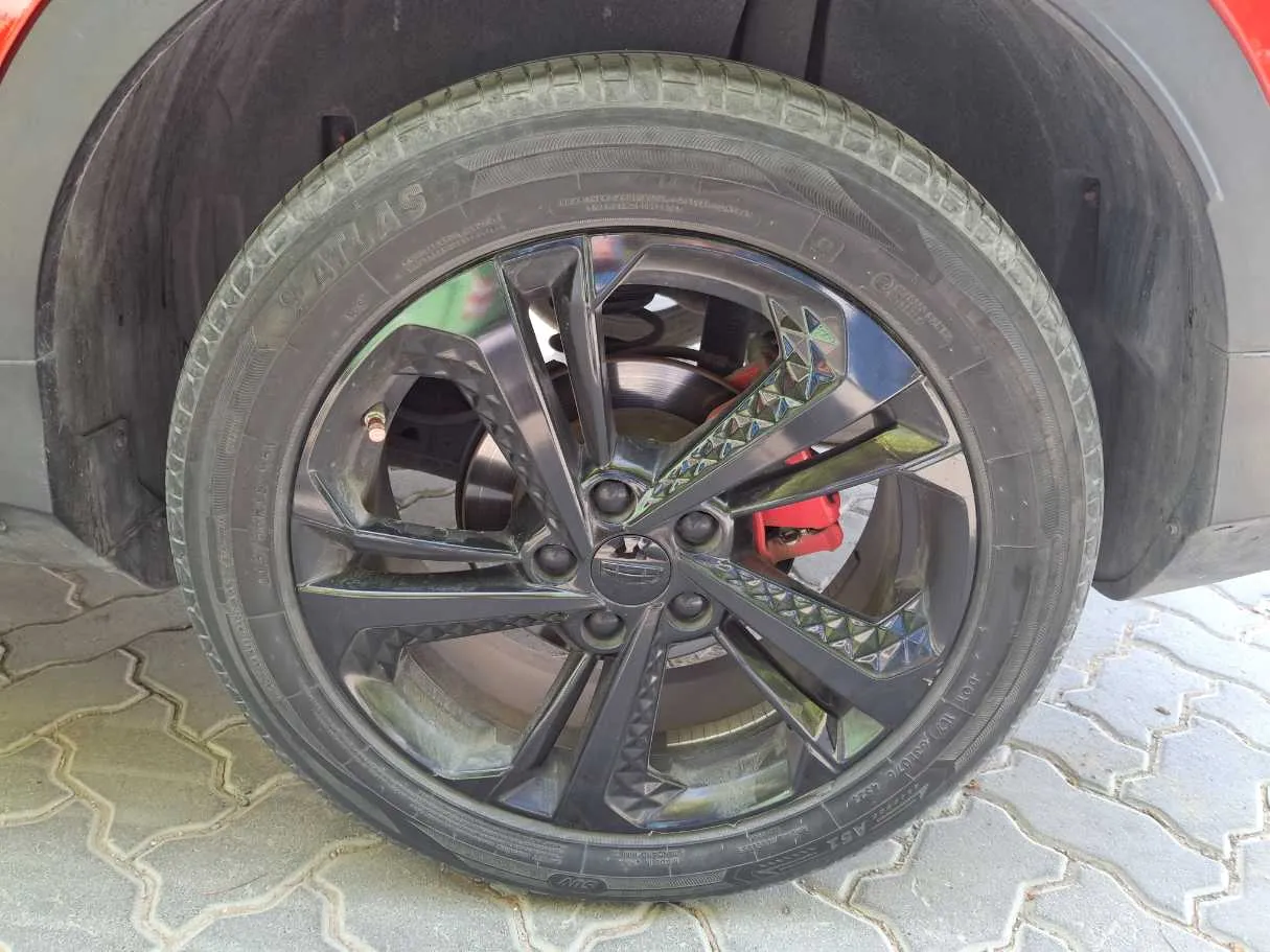 Car image 9
